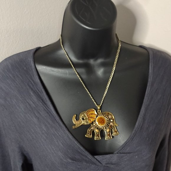 Awesome Large Decorative Elephant Pendant Necklace 18 Inches Long - Picture 2 of 13